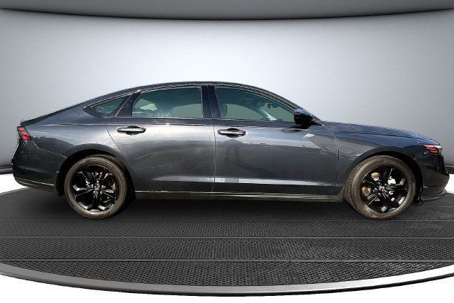 Certified 2025 Honda Accord SE image 4