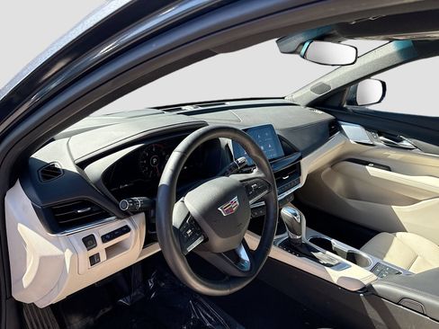 Used 2025 Cadillac CT4 Premium Luxury RWD image 9
