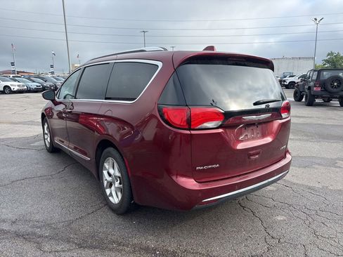 Used 2020 Chrysler Pacifica Limited FWD image 3
