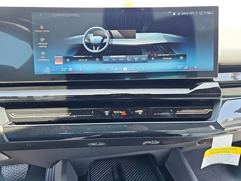 Used 2025 BMW 530i w/ Premium Package RWD image 22