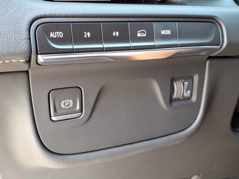 Used 2023 Cadillac Escalade Premium Luxury AWD/4WD image 18