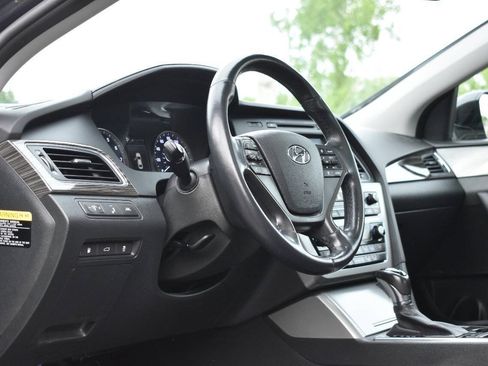 Used 2015 Hyundai Sonata Limited w/ Option Group 06 FWD image 13