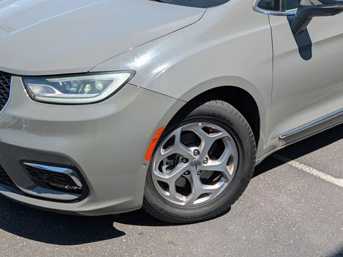Used 2022 Chrysler Pacifica Limited FWD image 27