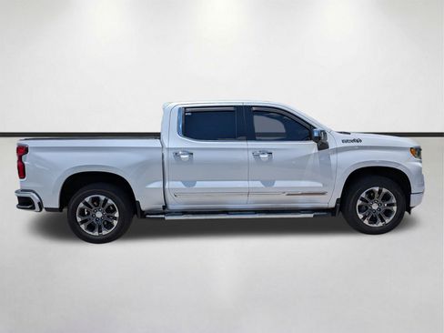 Used 2022 Chevrolet Silverado 1500 High Country w/ Technology Package AWD/4WD image 3