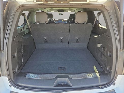 Used 2023 Chevrolet Suburban Premier image 15