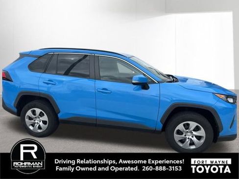 Used 2019 Toyota RAV4 LE w/ Carpet Mat Package image 11