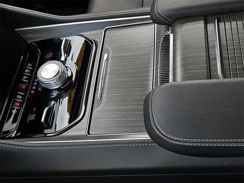 Used 2024 Jeep Wagoneer Series III w/ Premium Group I image 24