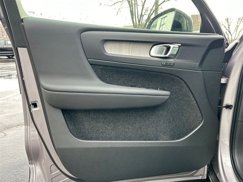 New 2026 Volvo XC40 B5 Core w/ Protection Package Premier image 9