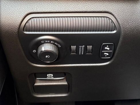 Used 2022 Jeep Wagoneer Series III w/ Premium Group I image 9