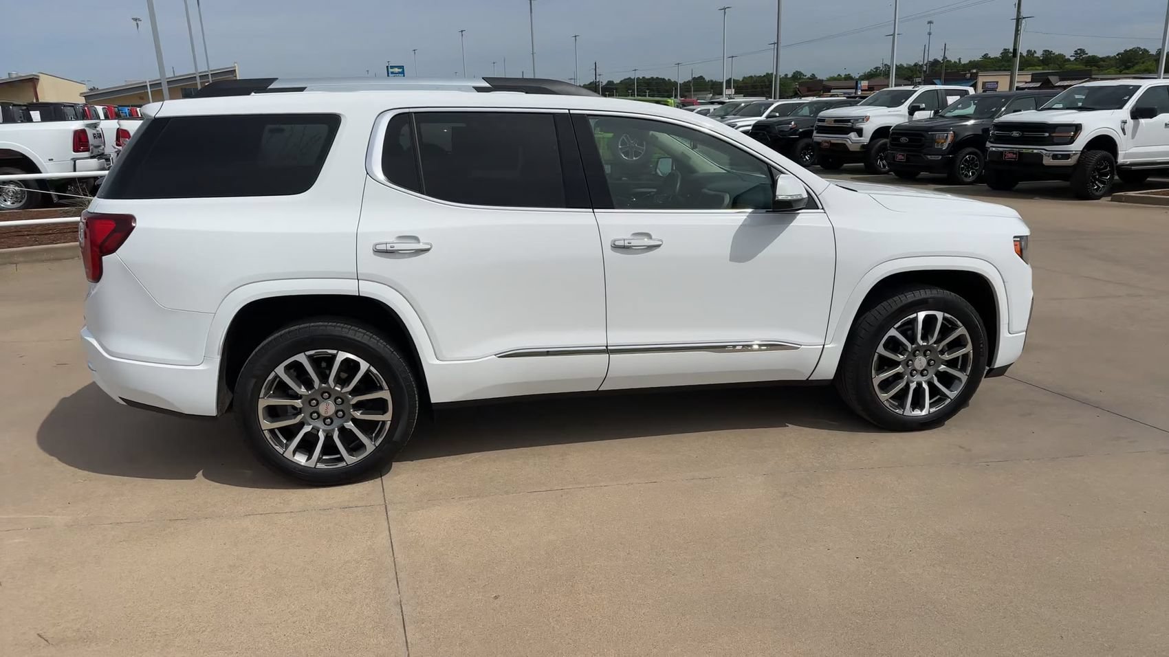 Used 2023 GMC Acadia Denali FWD image 2