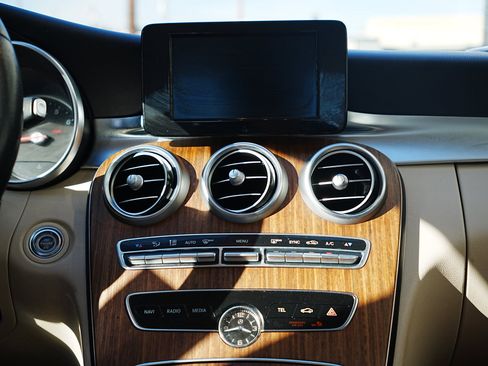 Used 2019 Mercedes-Benz C 300 Sedan image 16