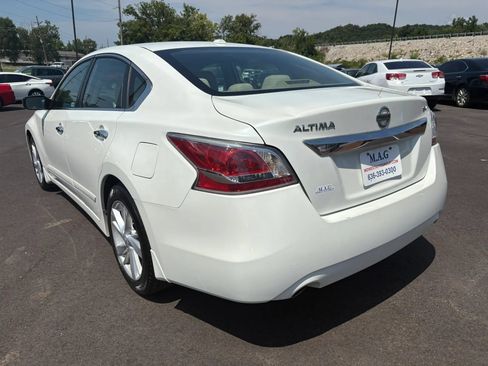 Used 2015 Nissan Altima 2.5 SV FWD image 4