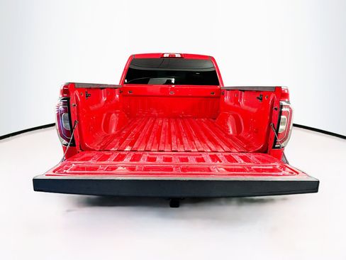 Used 2018 GMC Sierra 1500 SLT w/ SLT Premium Package image 28