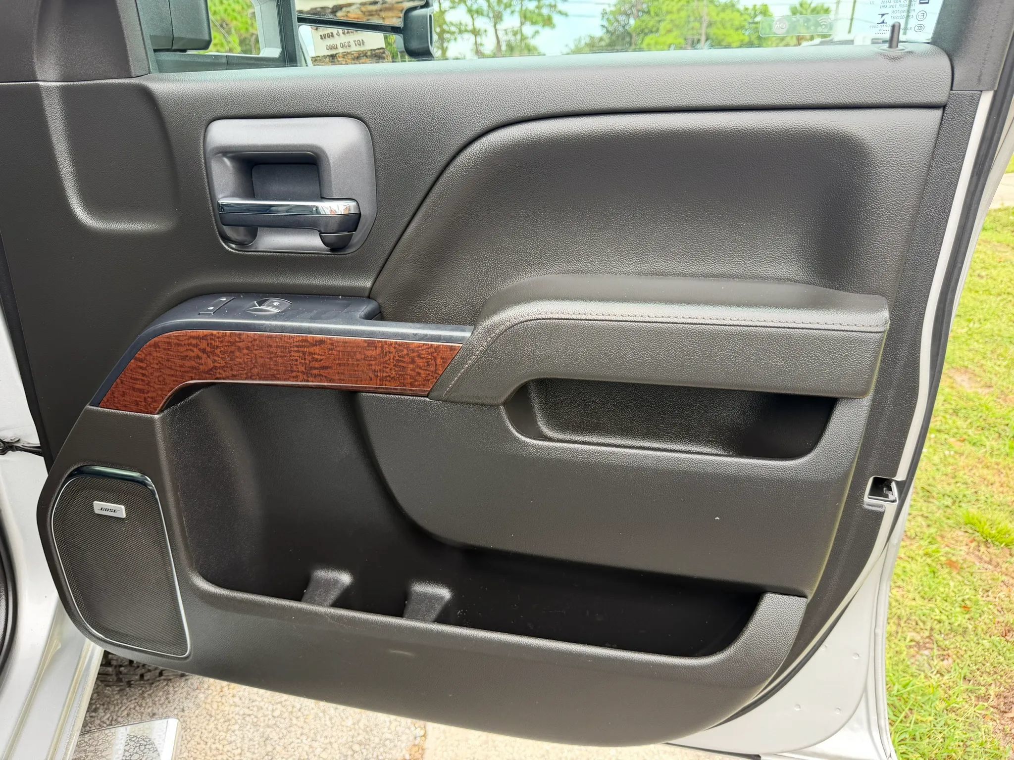 Used 2019 GMC Sierra 2500 SLT w/ Duramax Plus Package AWD/4WD image 19