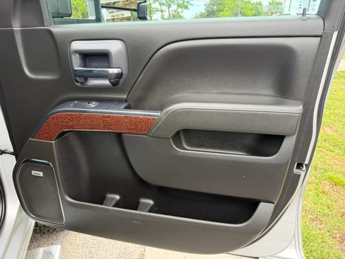 Used 2019 GMC Sierra 2500 SLT w/ Duramax Plus Package AWD/4WD image 19