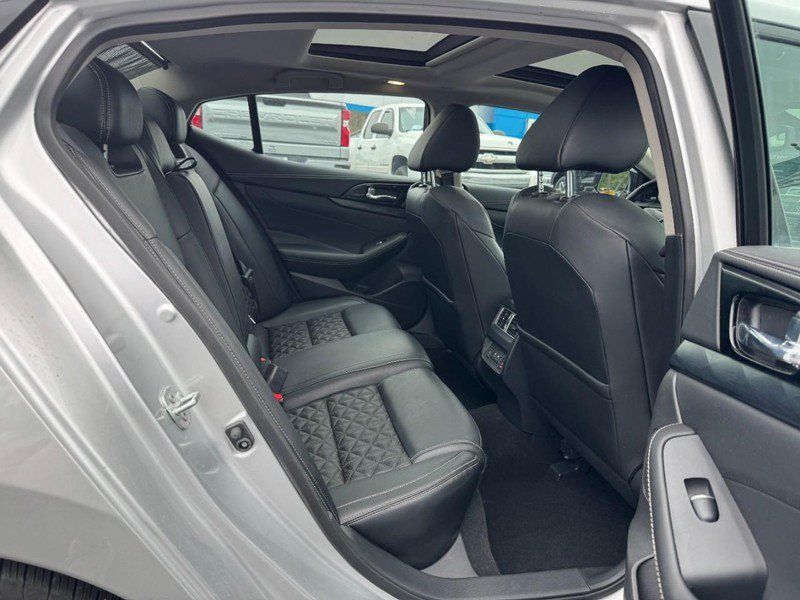 Used 2022 Nissan Maxima Platinum w/ Sport Mat Group FWD image 10