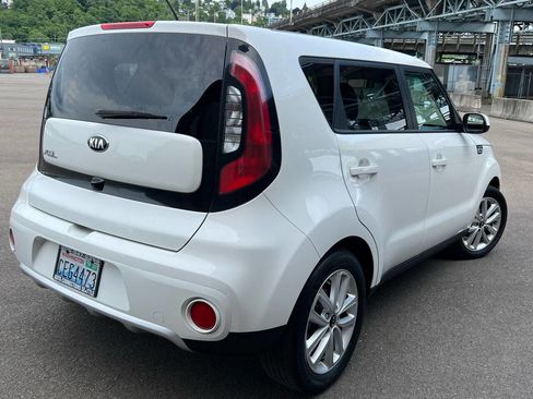 Used 2018 Kia Soul + image 6