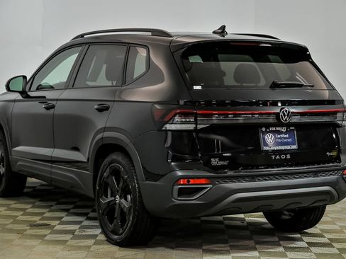 Used 2025 Volkswagen Taos SE image 6