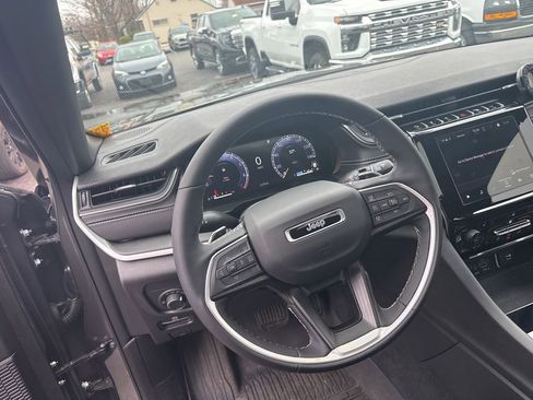 Used 2025 Jeep Grand Cherokee L Altitude image 14