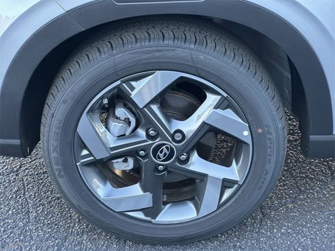 Used 2025 Hyundai Venue SEL image 11