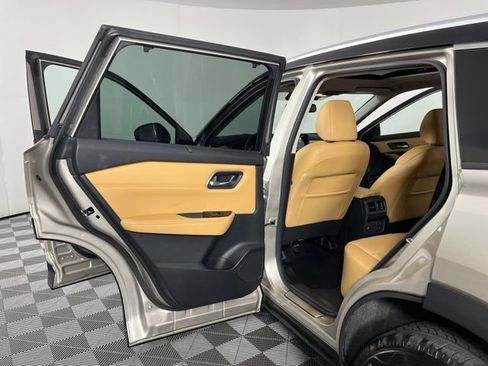 Used 2021 Nissan Rogue Platinum FWD image 42
