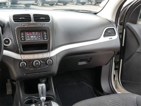 Used 2016 Dodge Journey SXT w/ Chrome Appearance Group image 25