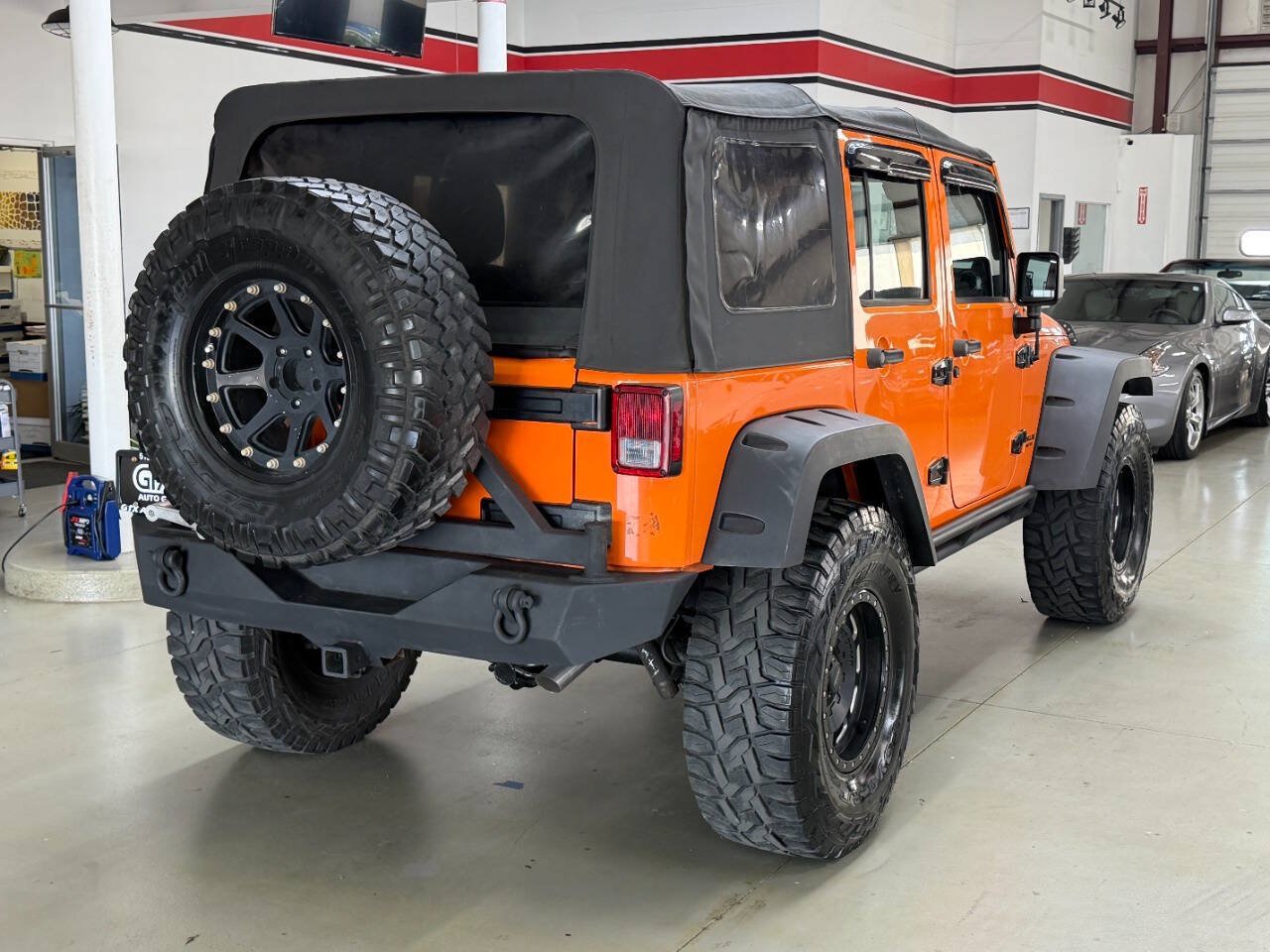 Used 2012 Jeep Wrangler Unlimited Sport AWD/4WD image 2