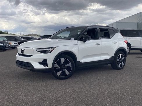 Used 2024 Volvo XC40 Recharge Core w/ Protection Package Premier image 2