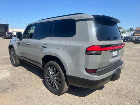 Used 2025 Lexus GX 550 w/ Accessory Package (Z1) AWD/4WD image 7