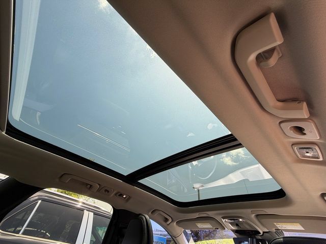 Used 2019 Volvo XC60 T5 Momentum w/ Multimedia Package FWD image 18