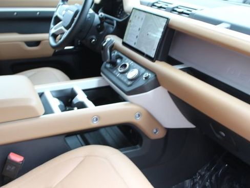 Used 2025 Land Rover Defender 110 X-Dynamic SE image 26