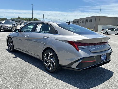 Certified 2024 Hyundai Elantra Limited FWD image 6