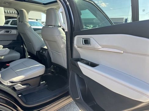 Used 2025 Ford Explorer Active w/ Active Comfort Package AWD/4WD image 14