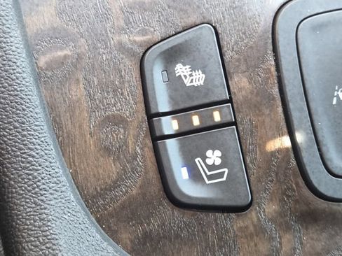 Used 2022 GMC Acadia Denali w/ Denali Ultimate Package AWD/4WD image 10