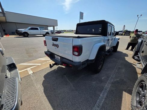 Used 2023 Jeep Gladiator Rubicon w/ Cold Weather Group AWD/4WD image 3