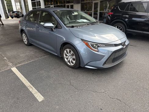 Used 2020 Toyota Corolla LE image 1