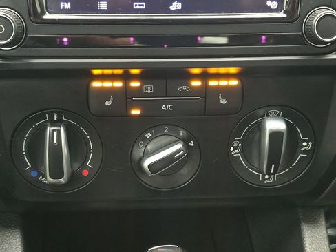 Used 2016 Volkswagen Jetta SE FWD image 19