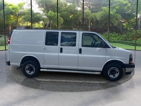 Used 2023 GMC Savana 2500 w/ Driver Convenience Package RWD image 4