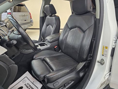 Used 2016 Cadillac SRX Performance w/ Midnight Edition Package FWD image 17