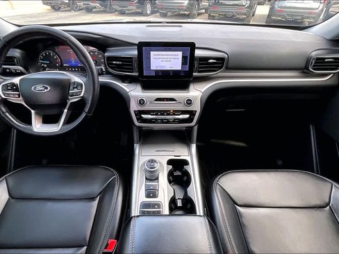 Used 2022 Ford Explorer XLT w/ Equipment Group 202A image 16