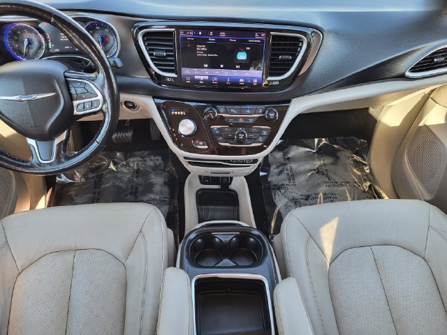 Used 2021 Chrysler Pacifica Touring-L FWD image 12