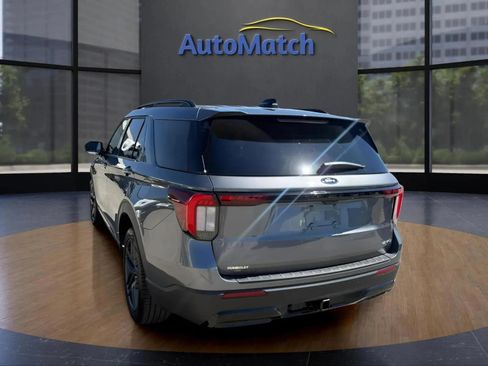 Used 2025 Ford Explorer ST-Line w/ ST-Line Street Pack AWD/4WD image 9