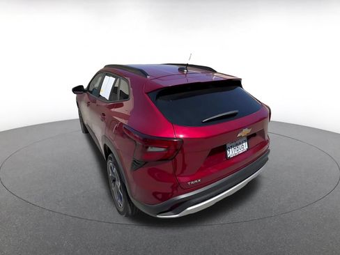 Used 2025 Chevrolet Trax LT FWD image 11