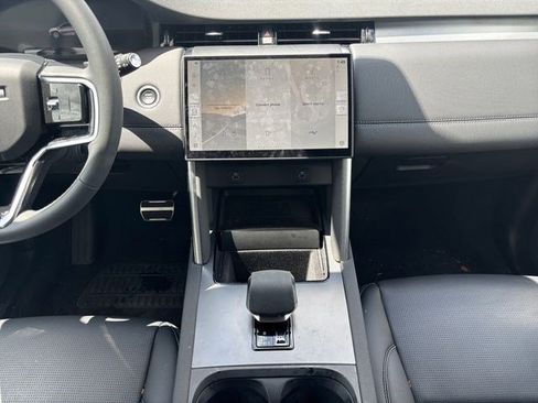 Used 2025 Land Rover Discovery Sport Dynamic SE image 17