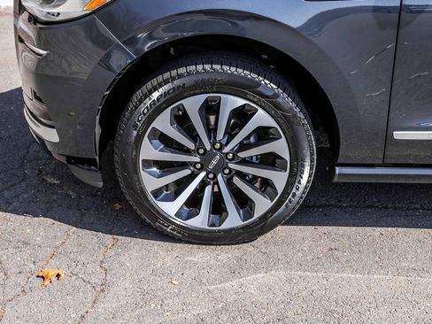 Used 2022 Lincoln Navigator Reserve image 11