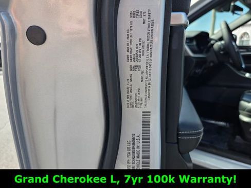 Certified 2024 Jeep Grand Cherokee L Limited w/ Luxury Tech Group II image 20