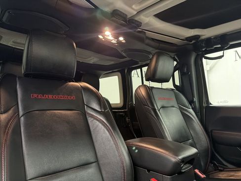 Used 2022 Jeep Wrangler Unlimited Rubicon w/ Cold Weather Group image 30