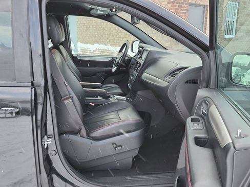 Used 2019 Dodge Grand Caravan GT FWD image 19