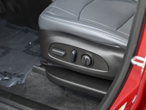 Used 2024 Buick Enclave Essence w/ Sport Touring Edition image 21