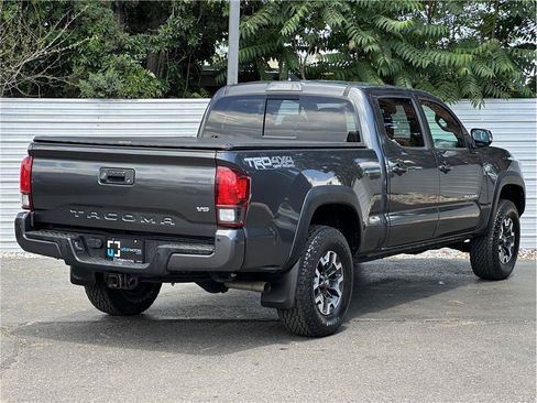 Used 2018 Toyota Tacoma TRD Off-Road w/ TRD Premium Off Road Package AWD/4WD image 10